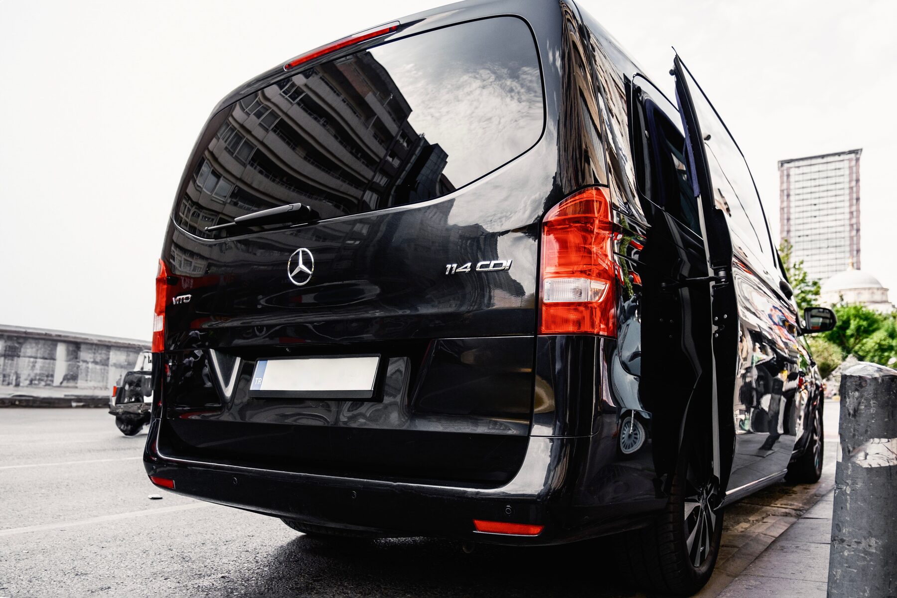 LXRIDE black executive Mercedes private chauffeur car for Lisbon airport transfers